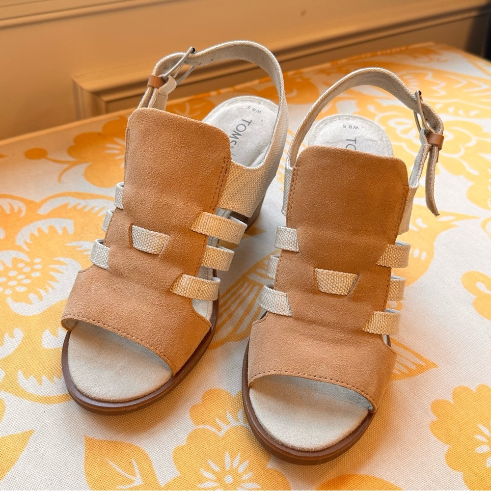 TOMS stacked heel sandals, tan and cream 8.5